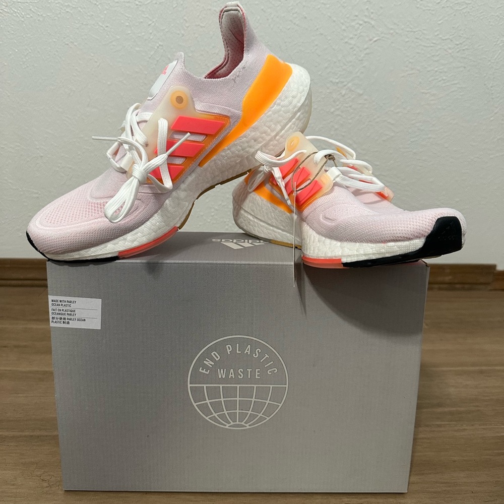 Adidas Ultraboost 22, White Flash Orange, 9.5(W)